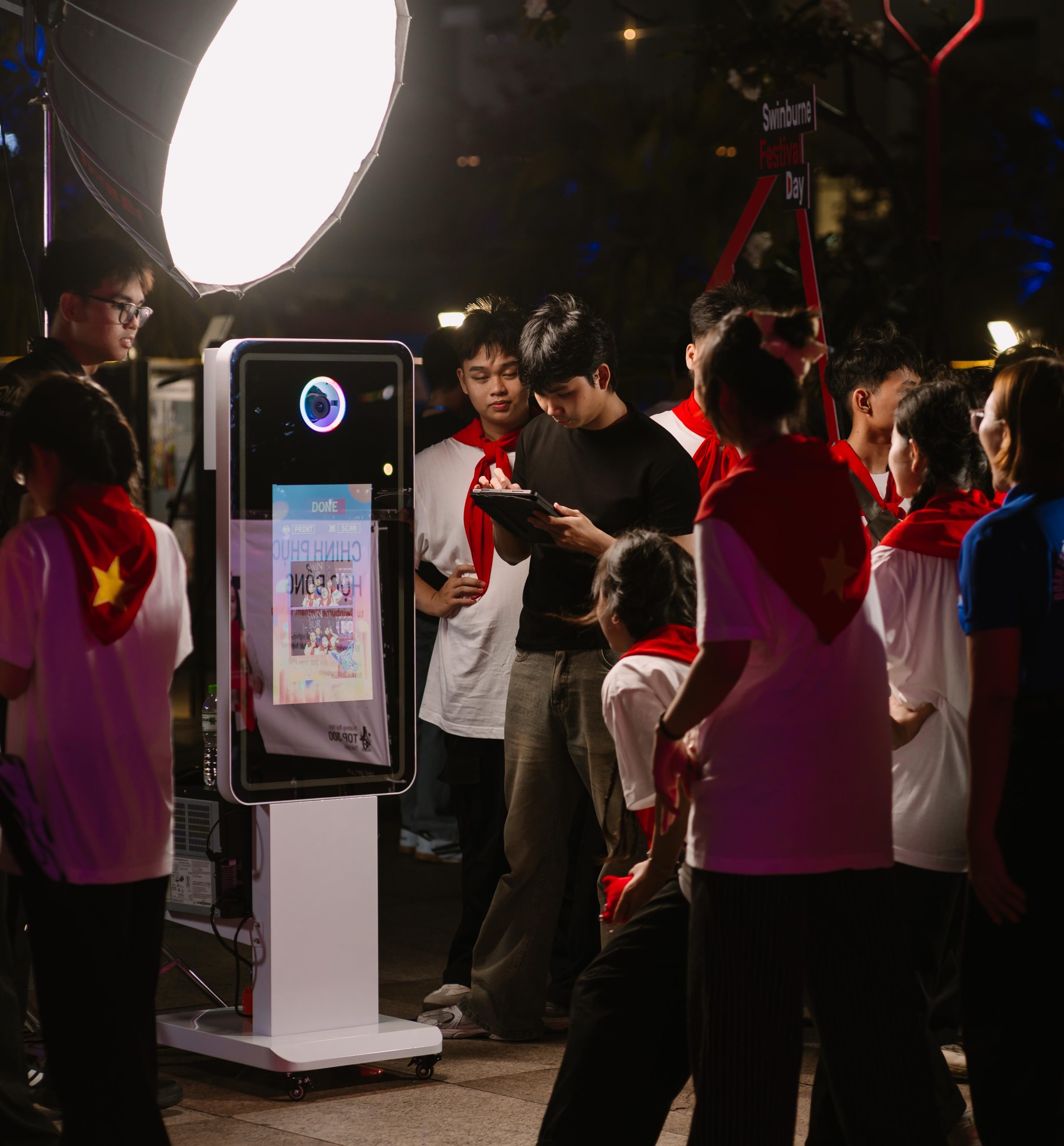 Mirror Photobooth là gì? 5 điểm nổi bật bạn nên biết trước khi lựa chọn