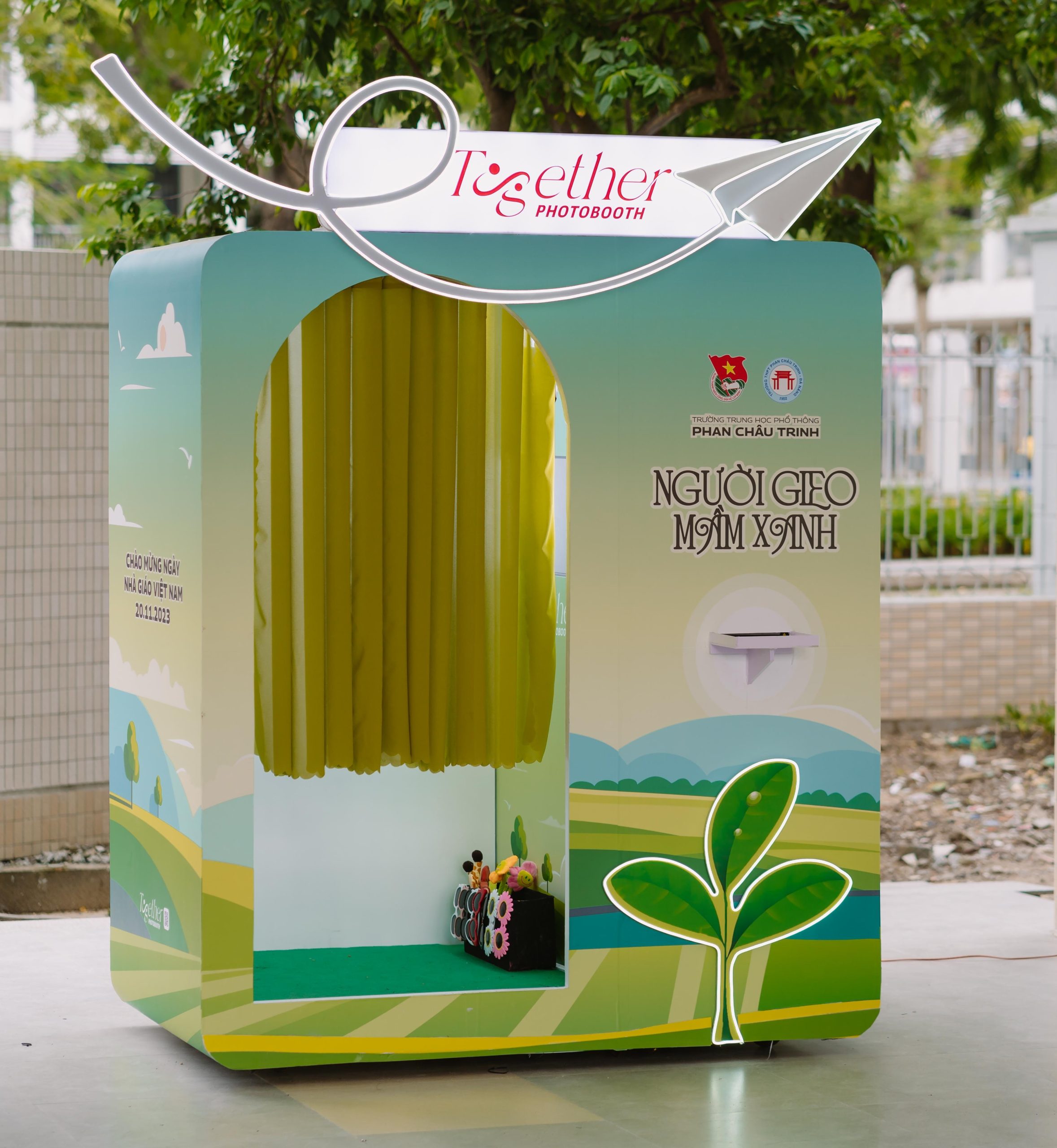 Automatic Photobooth là gì? Điểm nhấn trải nghiệm cho sự kiện doanh nghiệp và tiệc cưới