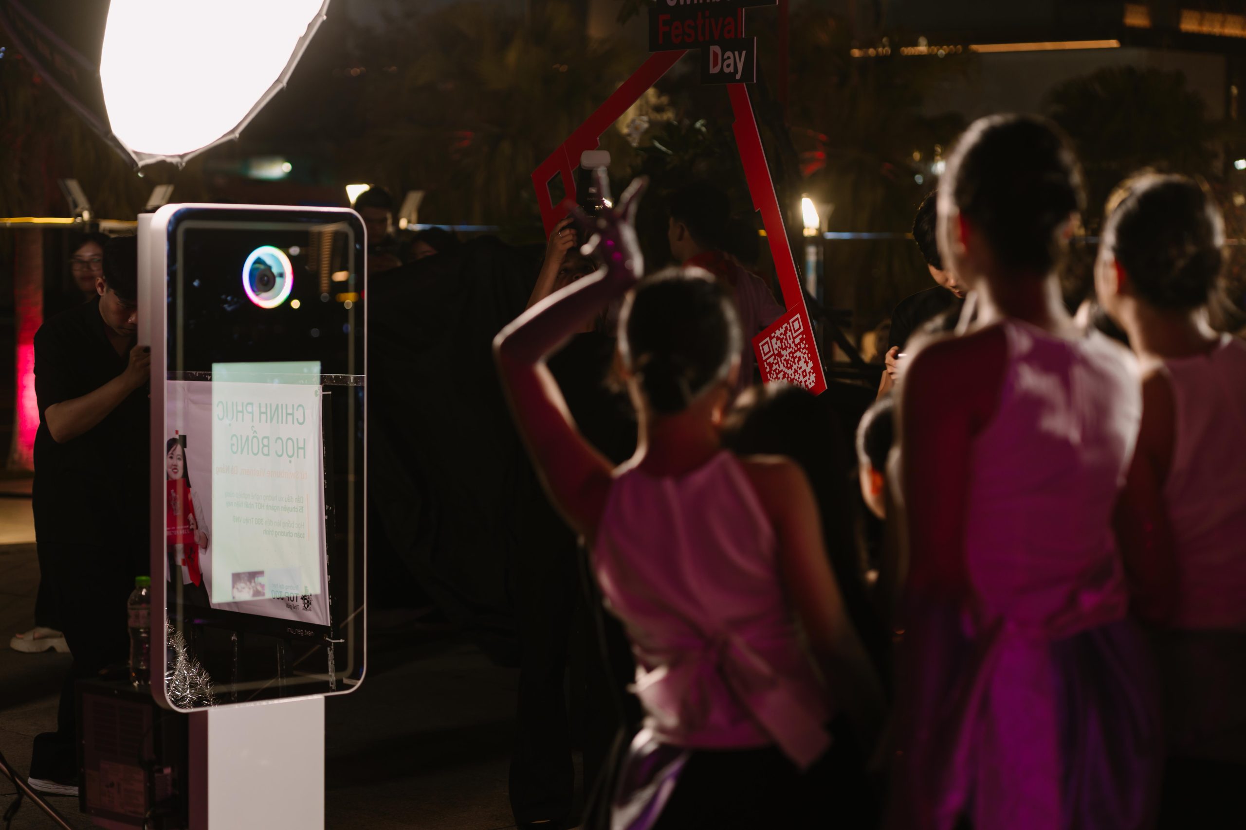 Mirror Photobooth là gì? 5 điểm nổi bật bạn nên biết trước khi lựa chọn